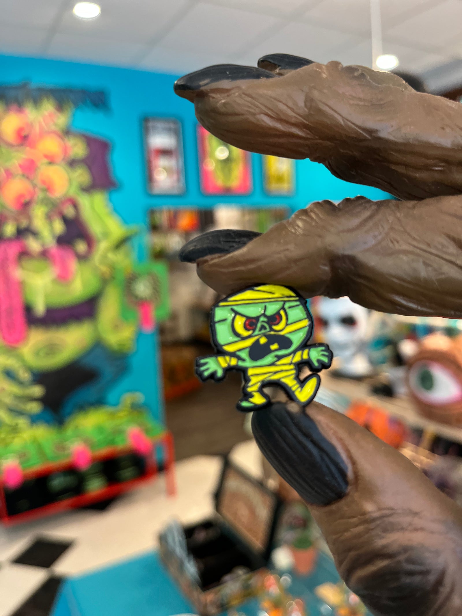 Halloweirdos 4: lil’ mummy